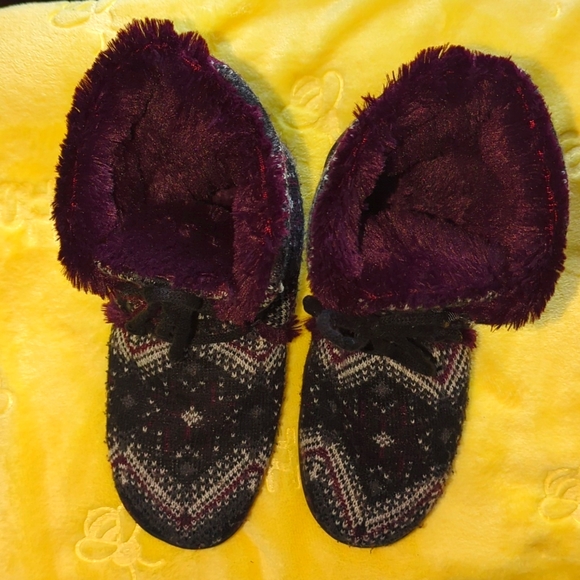 MUKLUKS sweater knit Booties! - Picture 2 of 4